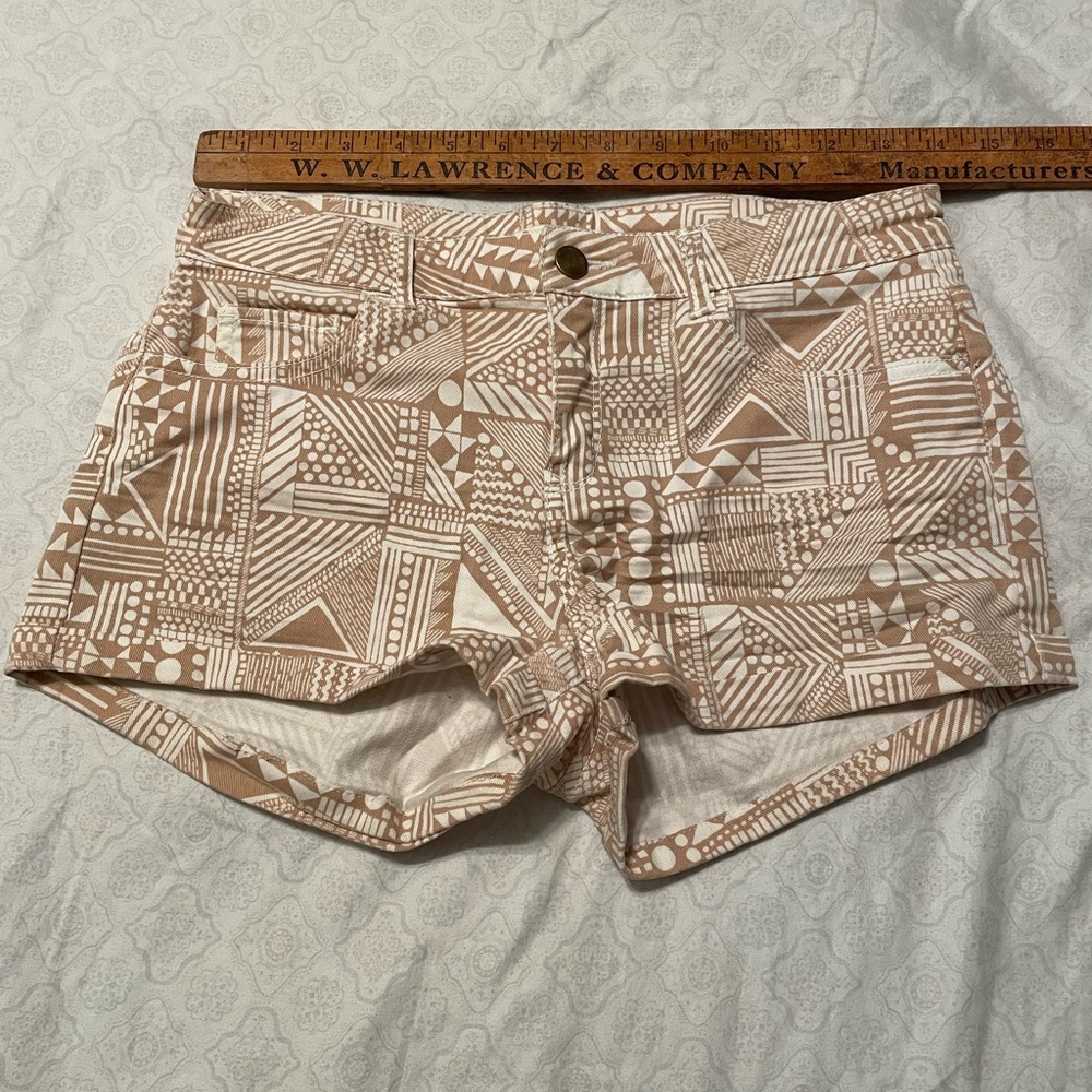 H & M Geometric Beige and White Shorts